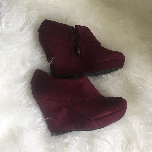 Beautiful burgundy boots - Picture 2 of 6